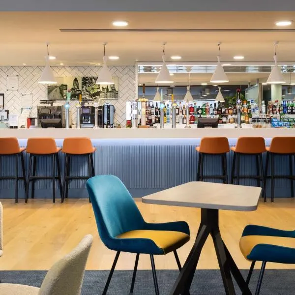 Hampton by Hilton London Gatwick Airport, hotel em Horley