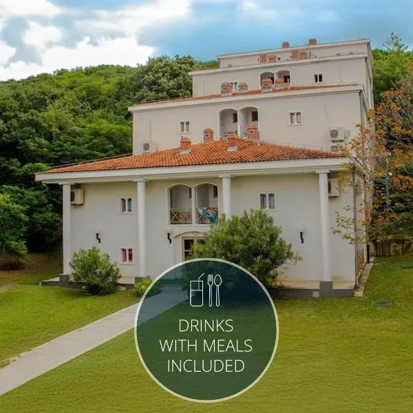 Hotel Delfin, hotel v Omišalji