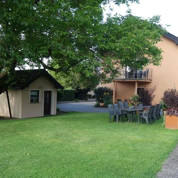 Ferienwohnung Hoffmann - Eifel, khách sạn ở Nimshuscheid
