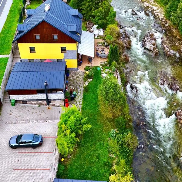 Apartmány Nad řekou, hotel ve Svobodě nad Úpou