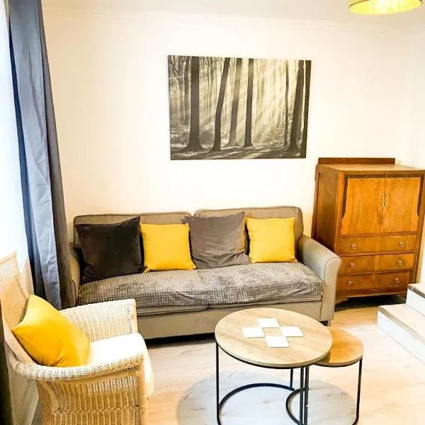 Gravesend 2 Bedroom Flat -2 mins to STN -GF, hotel in Gravesend