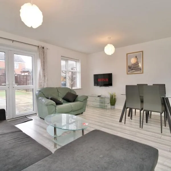 Clothier House - Stylish 3Bed Haven, WiFi & Driveway Parking, hotel di Willenhall