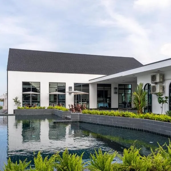Pan Ville Resort, hotel a Pathum Thani