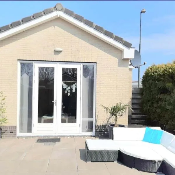 Huisje Finn, met grote tuin en veel privacy, hotel in Dirkshorn