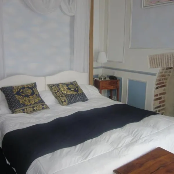 HOTEL LA COGNETTE A 25 Kilomètres de Châteauroux et 30 Kilomètres de Bourges, hotel v destinácii Issoudun
