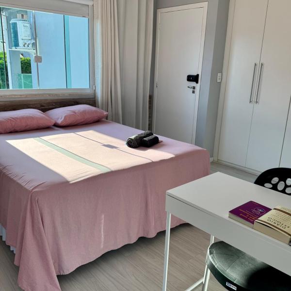 Suíte Grande com AR, TV e sacada em Florianópolis - Foto 2