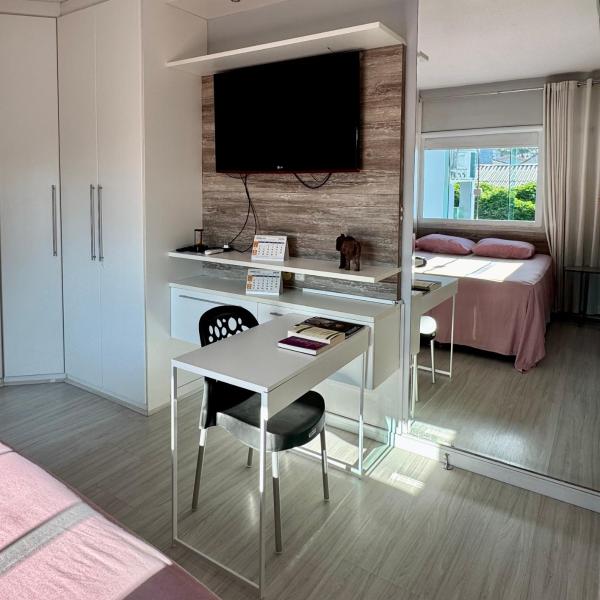 Suíte Grande com AR, TV e sacada em Florianópolis - Foto 5