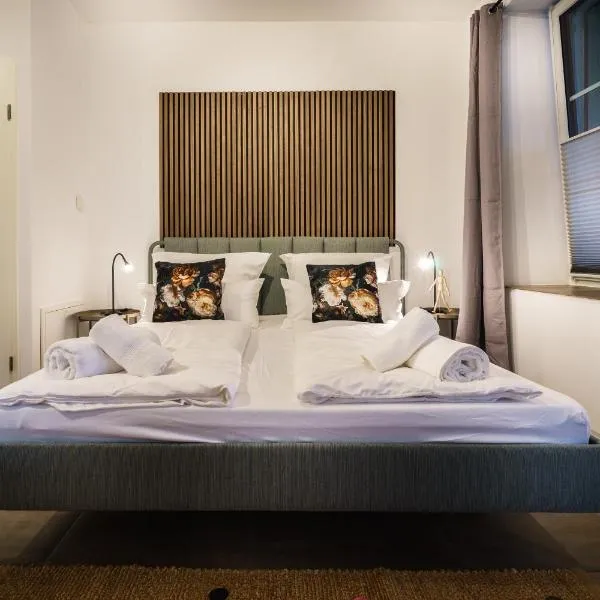 Boardinghaus Grünefeld W4 I by WOOON I Küche I Smart TV I P I Rainshower, hotel di Mettingen