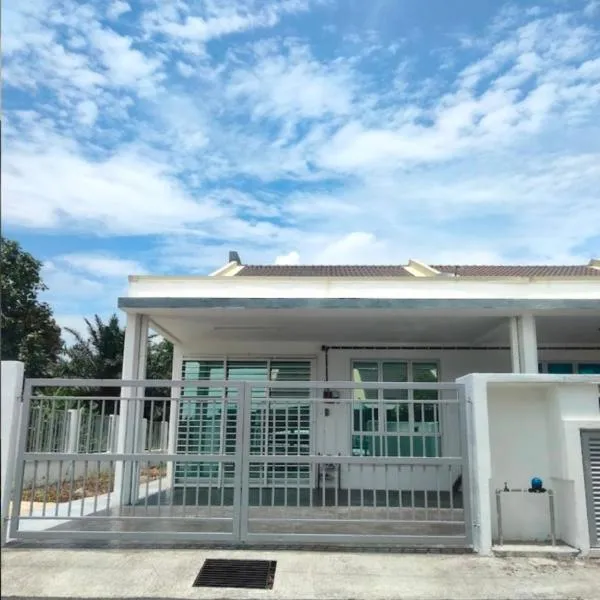 Homestay Muallim KLIA Dengkil Putrajaya M U S L I M, ξενοδοχείο σε Kampung Dengkil