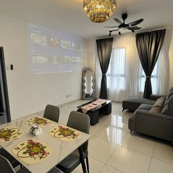 cozy space cinema suite at Trio By Setia, hotel v destinaci Klang