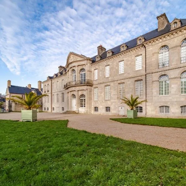 Les Calèches de l'Hôtel de Beaumont - Calme - Wifi - TheGoodBnb, hotel v destinácii Valognes