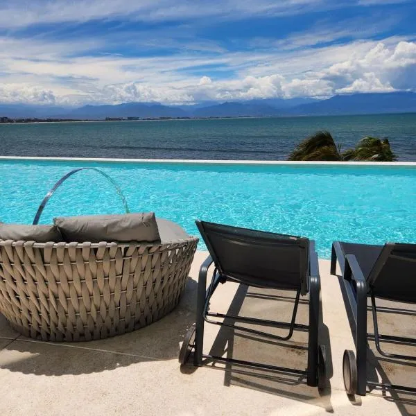 Beautiful 2Bed 2Bath Beach Apt in Cruz de Huanacaxt, hotel en Cruz de Huanacaxtle
