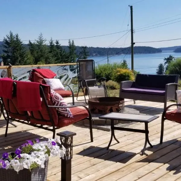 Cozy Quiet Suite with Private Hot Tub with Ocean Views, hotel v destinaci Nanaimo