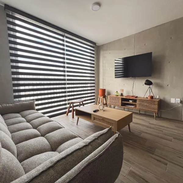 Cómodo Departamento 3 habitaciones y 200 MB, hotelli kohteessa Guadalajara