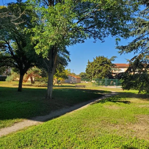 APPT Cosy entier avec piscine, Hotel in Toulouse