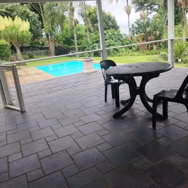 J & J Paradise Guest House, hotel in Pietermaritzburg