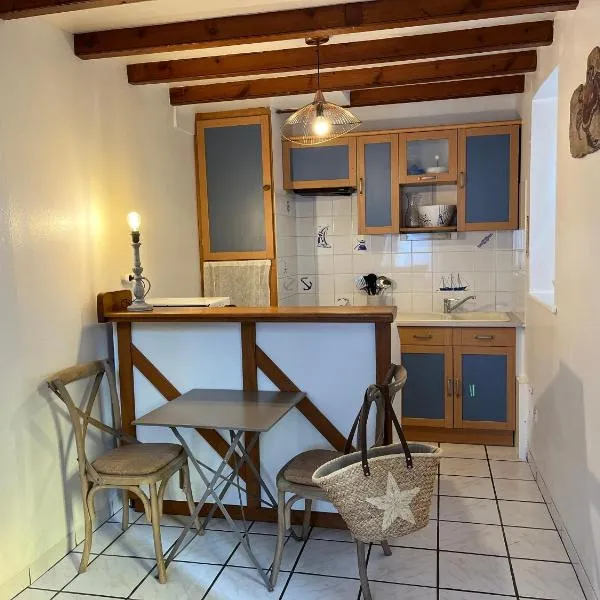 Charmante maison de pêcheur 50 m de la plage et du Port, hotel v destinaci Barfleur