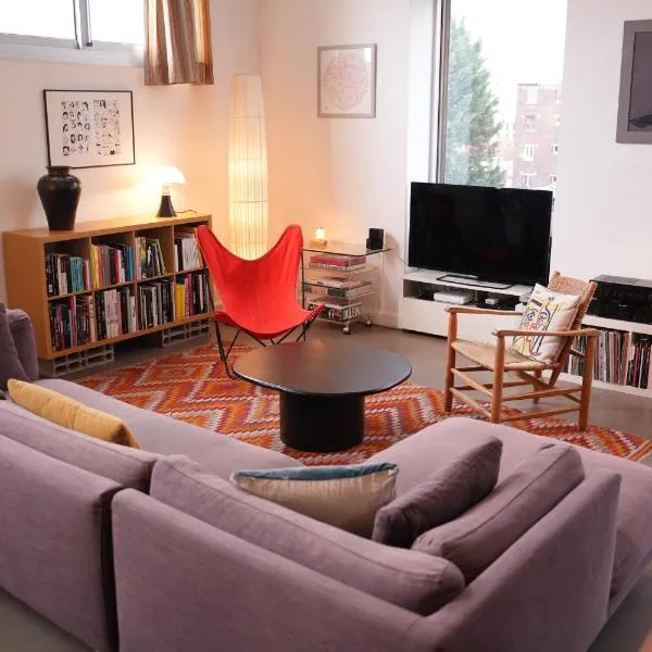 Superbe loft avec terrasse et jacuzzi aux Lilas près de Paris, hotel in Les Lilas
