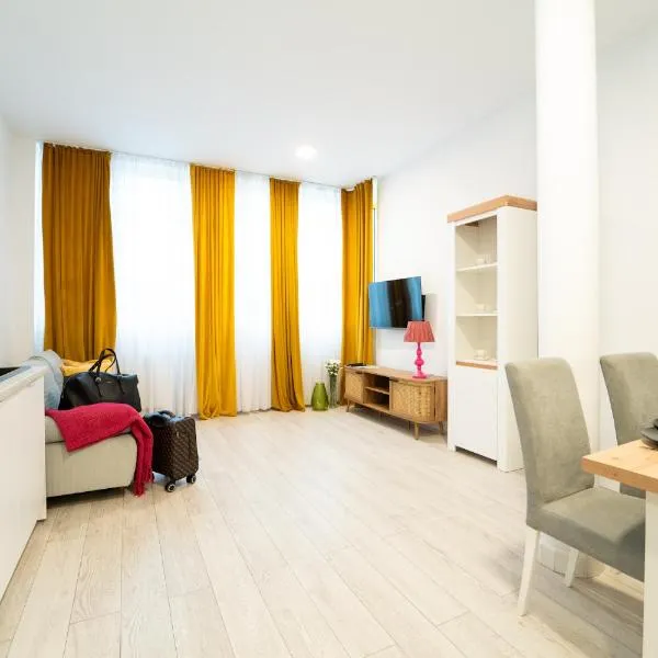Reymonta 22 Apartamenty、オポーレのホテル