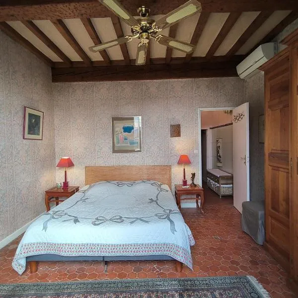 Viesnīca Chambres d'hôtes de La Folie en Arles pilsētā Arla