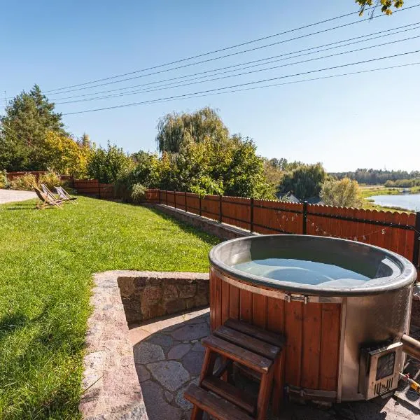 Bug Na Skarpie - Domek Wypoczynkowy z Jacuzzi i Kominkiem, hotel v destinaci Drohiczyn