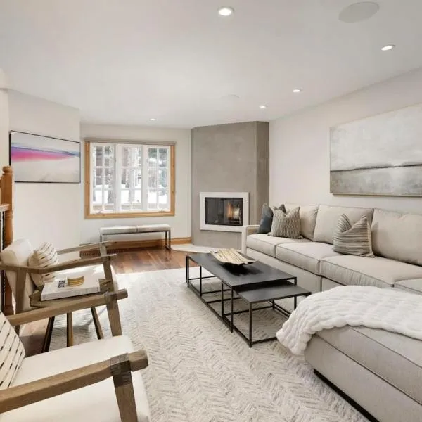 Central AC, Updated 4 BR, 4-5 BA Townhouse, Pool, hotel v destinaci Aspen
