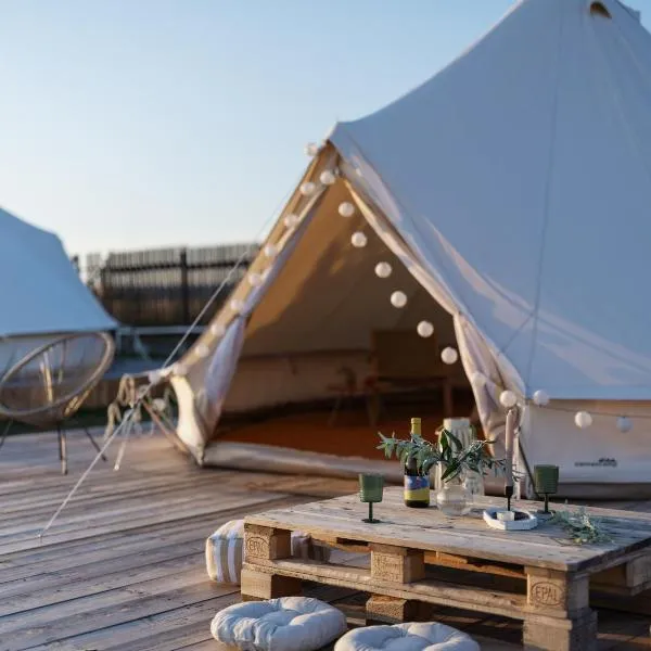 Glamping pospolu, hotel v destinaci Mokrovraty