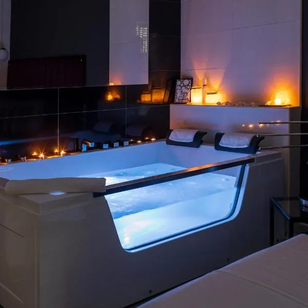 PLAN Deluxe - Romantic Excape with Whirpool Tub Niš, centar, FREE parking, hotel di Nis