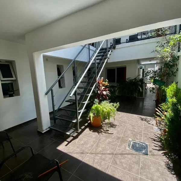 Departamento centrico monoambiente pb nuevo sencillo Av Belgrano 2, hotel in Marcos Juárez