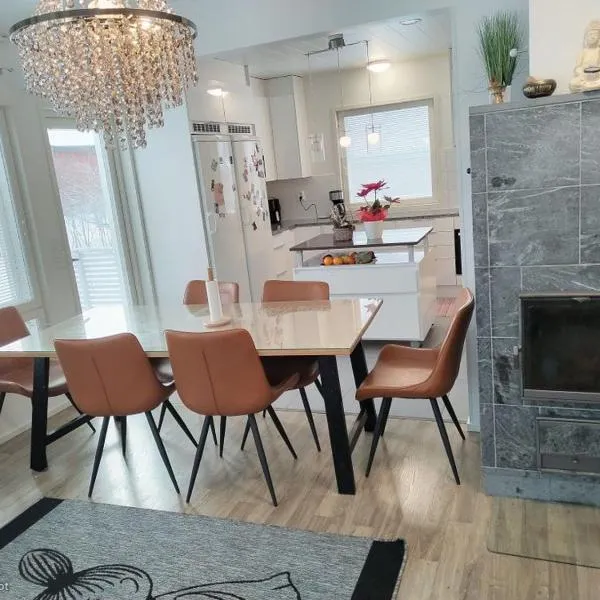 Spacious Modern House 10 km from airport, sauna, hotel ve Vantaa