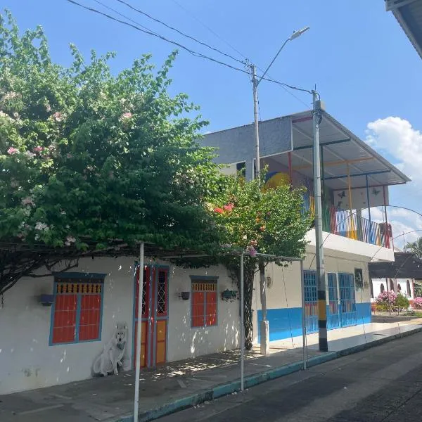 CASA DEL PARQUE Hotel, en Puerto Perales, corregimiento de Puerto triunfo 30 min del parque Nápoles, hotel in Puerto Perales