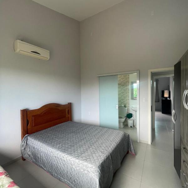 Casa a 300 Mts da Praia - 4 Quartos sendo 2 Suítes, Ar Condicionado - Foto 2