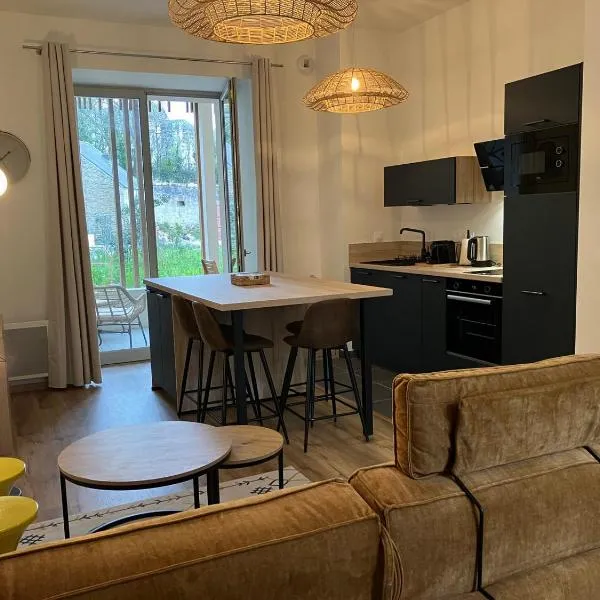 Appartement Neuf avec Terrasse au Coeur de Le Palais - FR-1-418-258, hotel i Le Palais