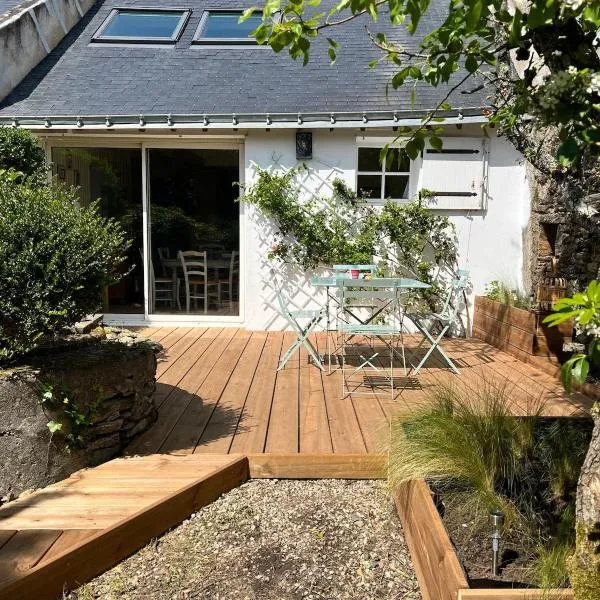Maison de famille en bord de mer, hotell i Saint-Gildas-de-Rhuys