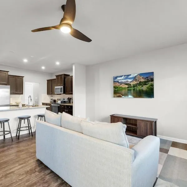 Peaceful 3BR near soccer park, hotel in Raleigh