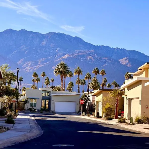 Modern Palm Springs Retreat Poolside Relaxation Scenic Views、パーム・スプリングスのホテル