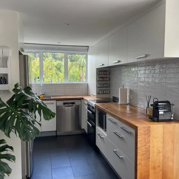 Chic Whangarei Retreat, walk to CBD, hotel v destinaci Whangarei