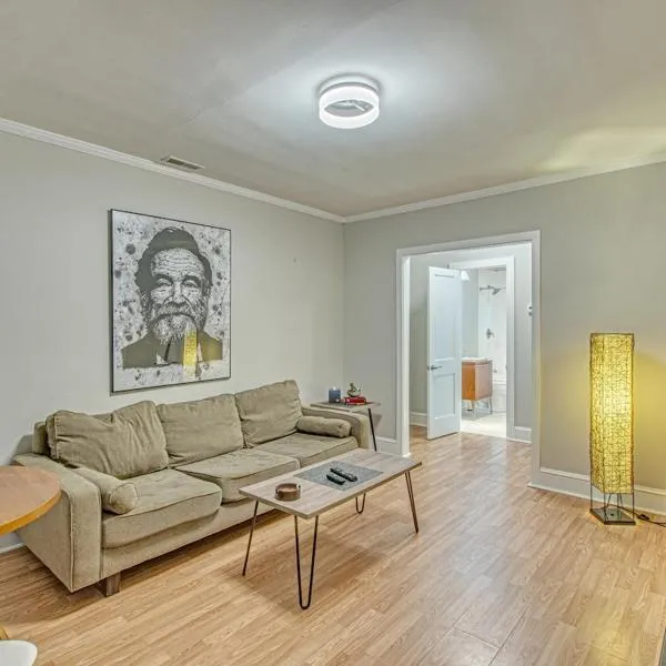 The Esben comfy 1 bedroom close to everything, hotel in Charleston