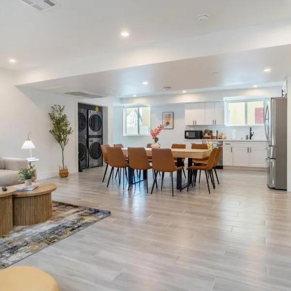Cozy Urban Retreat near Downtown LA & USC - Private room with shared Living room and kitchen, hotel v Los Angeles