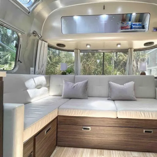Cozy & Fun Airstream Camper Near Downtown & Beach, hotel in Savannah