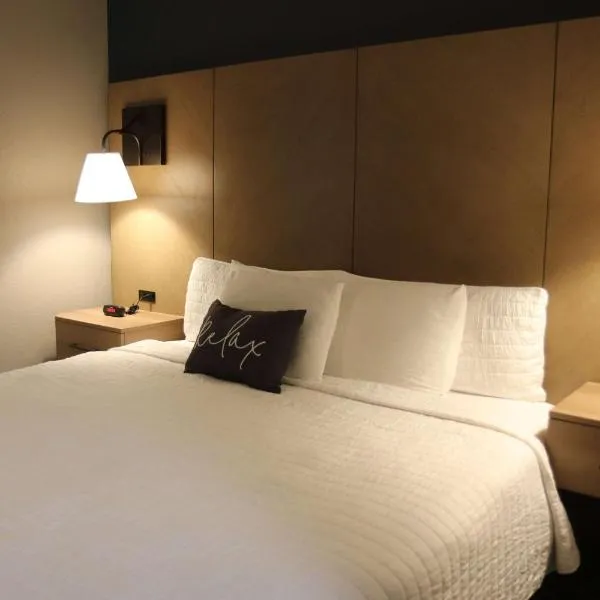 Eastland Suites Hotel & Conference Ctr, Trademark by Wyndham, hotel v destinaci Bloomington