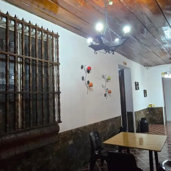 Antique Luna, hotel in Santa Ana