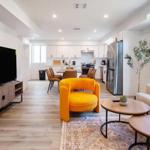 Stylish & Cozy Retreat Near USC & Downtown LA, hotel v Los Angeles