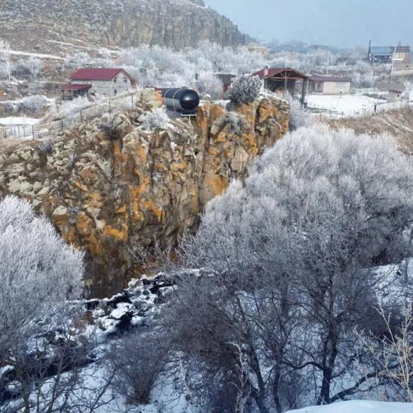 House by the River, ξενοδοχείο σε Kʼaghsi
