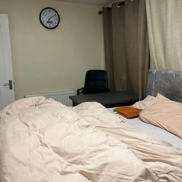 En suite Bedroom in Milton Keynes, hotel v destinaci Bletchley