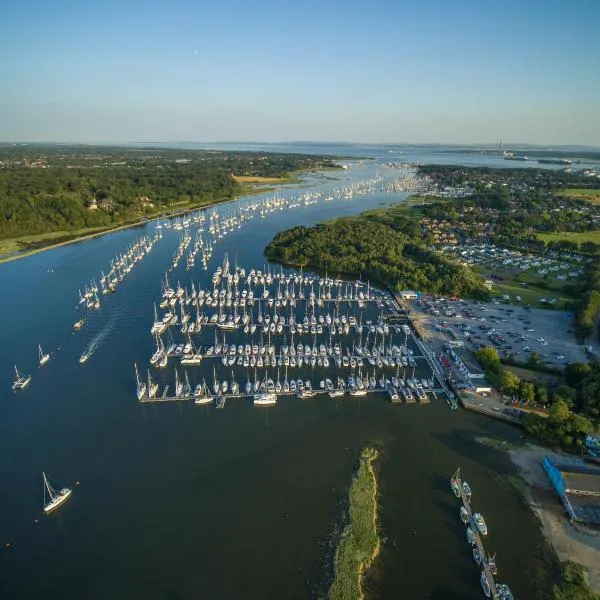 Mercury Yacht Harbour and Holiday Park, hotel v destinaci Bursledon