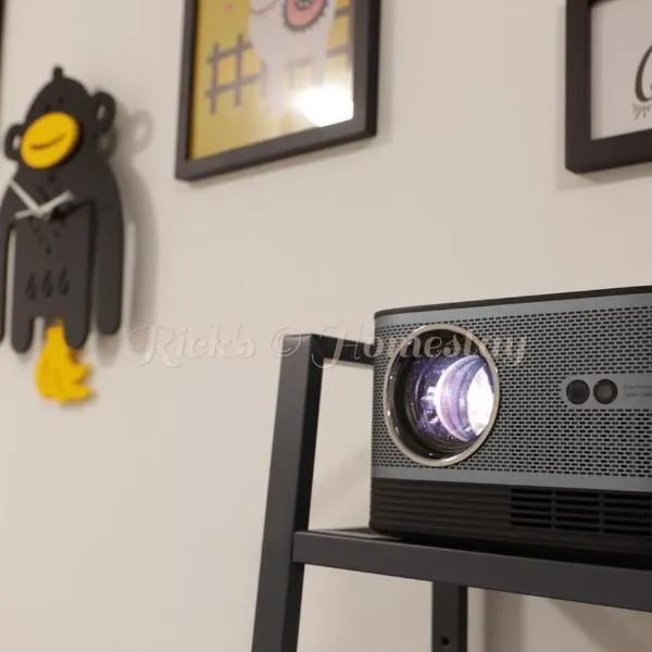 SS15 Courtyard Subang Jaya Sunway Home Cinema Projector Studio 120 Inches, hotel in Subang Jaya