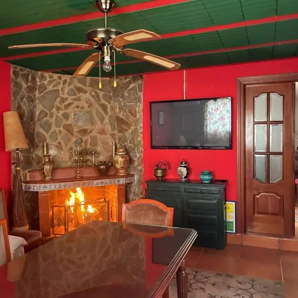 Villa La Luna CHALET COMPLETO, ξενοδοχείο σε Guadajira