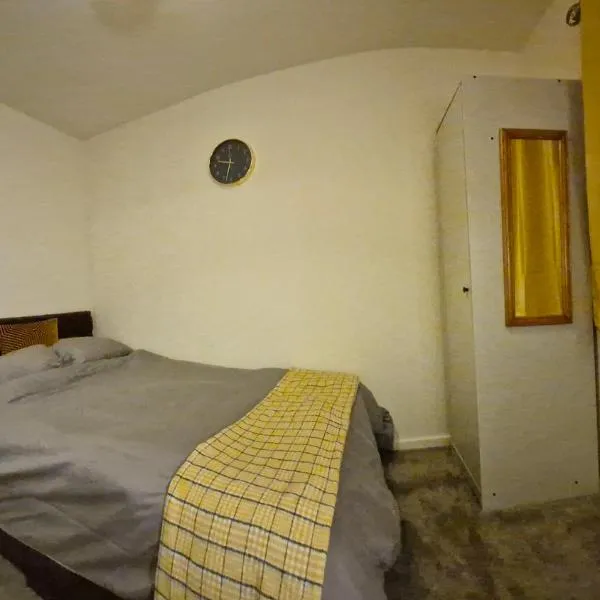 EJ Suites, hotel v destinaci Tipton