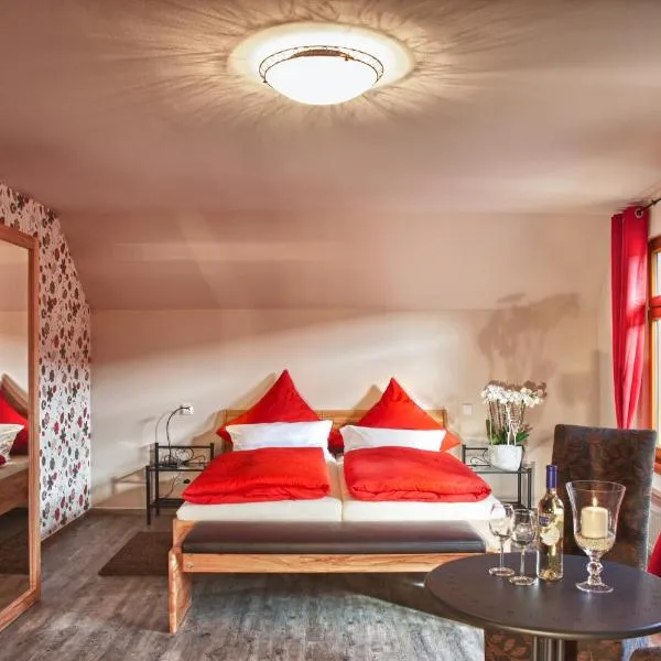Gästezimmer im FamilienWeingut Räder, hotel in Hillesheim